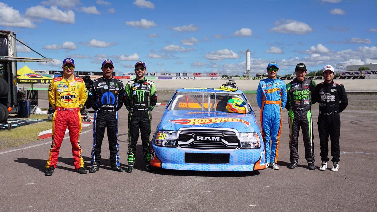 Un orgullo ser parte de la familia <a href="/hotwheels/">Yosuke_Inoue</a> #aceptaelreto #hotwheels #nascar @NASCARPEAKMX #juventudyexperiencia 👊🏻👊🏻