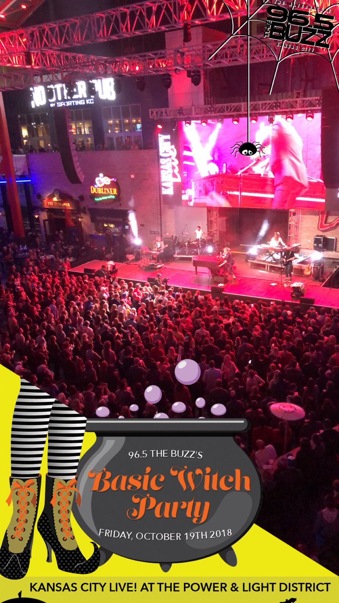 alt965kc's tweet photo. When @andrewmcmahon played Something Corporateโs โI Woke Up In A Carโ he had us feeling some type of way. #BasicWitchParty https://t.co/rGZ5Qpf4Et
