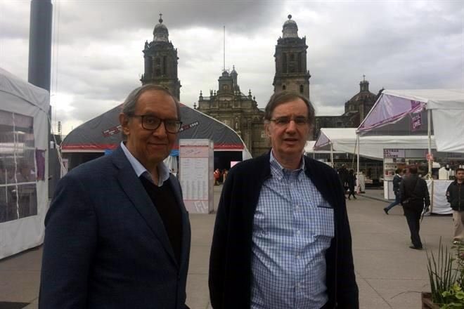 ciberfan's tweet photo. Me dio mucho gusto conversar sobre algunos libros fundamentales del 68 con mi amigo y camarada de toda la vida, José Woldenberg.  @LibrosCalyArena https://t.co/hvDoefP2Eb