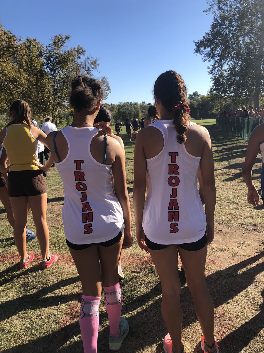 cristinadezz's tweet photo. Castle Park Cross Country at Kit Carson Invitational this afternoon!!! #CPXC https://t.co/oVi04XCKaL