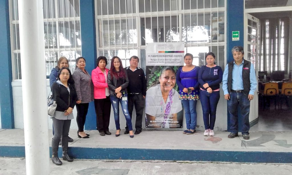 YeseniaMtzPlata's tweet photo. #ECENM capacitó a los docentes de la escuela primaria pública "Progreso Campesino" en la Delegación #MilpaAlta #CDMX para el nuevo modelo educativo, con el tema "Huertos escolares hortícolas". @BaltazarxTam @sm_chavarria @SAGARPA_mx @MujeresCampo https://t.co/MQxbfccwE2