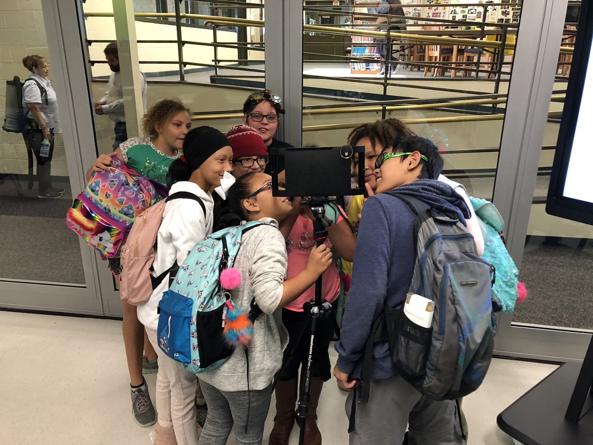 HansTullmann's tweet photo. Last day of #WebsiteWizardry and #CastleSTEAM students shared their passions through Google Sites and group photos. Can I keep these kids in my class all year long please?! https://t.co/zUH1vTQkGN