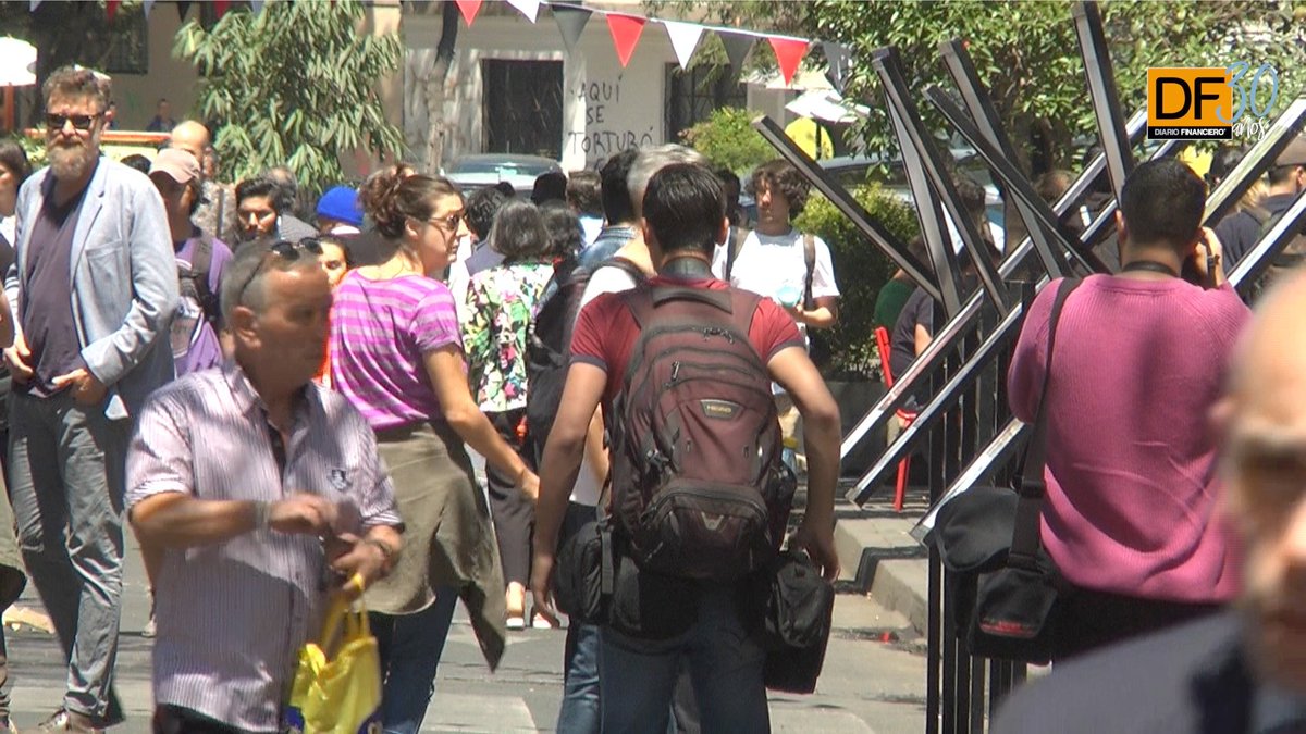 DFinanciero's tweet photo. VIDEO #PanoramaDF | "Adictos a la Capital" se toma Lastarria este fin de semana https://t.co/evSR4nJrRX https://t.co/KlU3IM3epJ