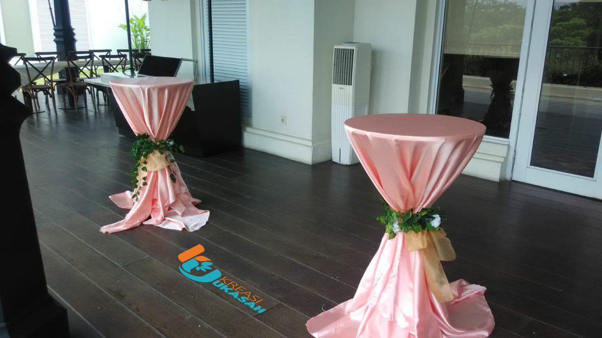BarstoolSewa's tweet photo. Waw!! cantik kan meja barstool di padu padankan dengan cover pink dan rangkaian bunga, cuman di #sewabarstool kami siap membuat acara anda terlihat cantik. tunggu apa lagi minat ?
hubungi 
085-779-828-282
081-289-882-252
021-756-740-64

#sewabarstool
#sewarigging
#sewatiffany https://t.co/qwoVsoGbRT