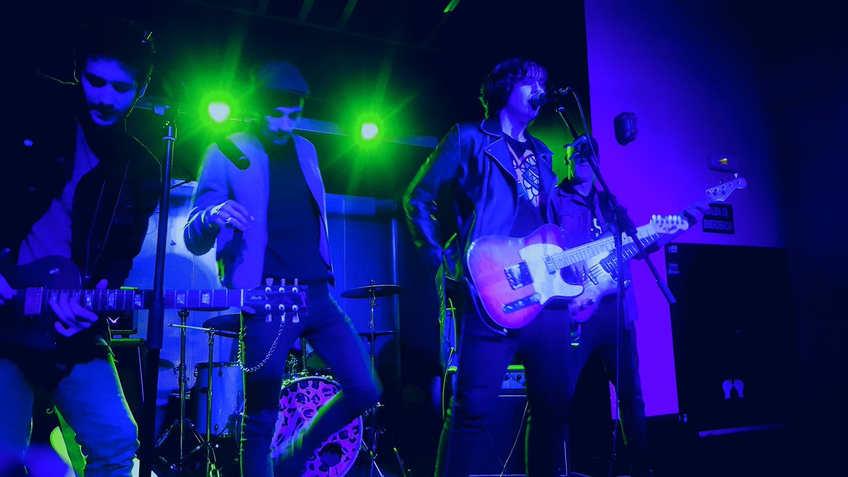 Las noches de Rock N Roll tienen esto: <a href="/doblerombo/">Doble Rombo</a>  más <a href="/Desvariados/">Desvariados</a> en concierto en la <a href="/trashcanlife/">Trashcan Life</a> <a href="/RyRumbaPro/">RockyRumba Producs</a> <a href="/WarnerMusicES/">Warner Music Spain</a> <a href="/wegowES/">wegowes</a>