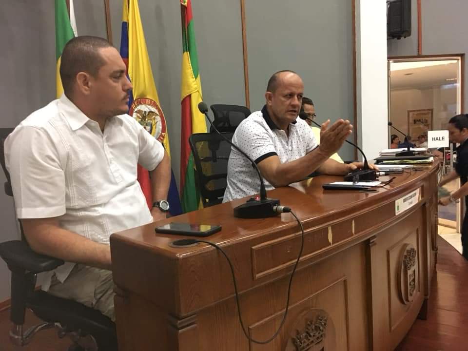 Ronald_RojasR's tweet photo. Nuestro senador @Carlozada_FARC visita la capital  huilense con el fin de empezar a construir paz desde los territorios. En el Concejo de Neiva presentó un balance de la implementación de los acuerdos de paz y los retos para el post-conflicto. https://t.co/bZrPAspcTf