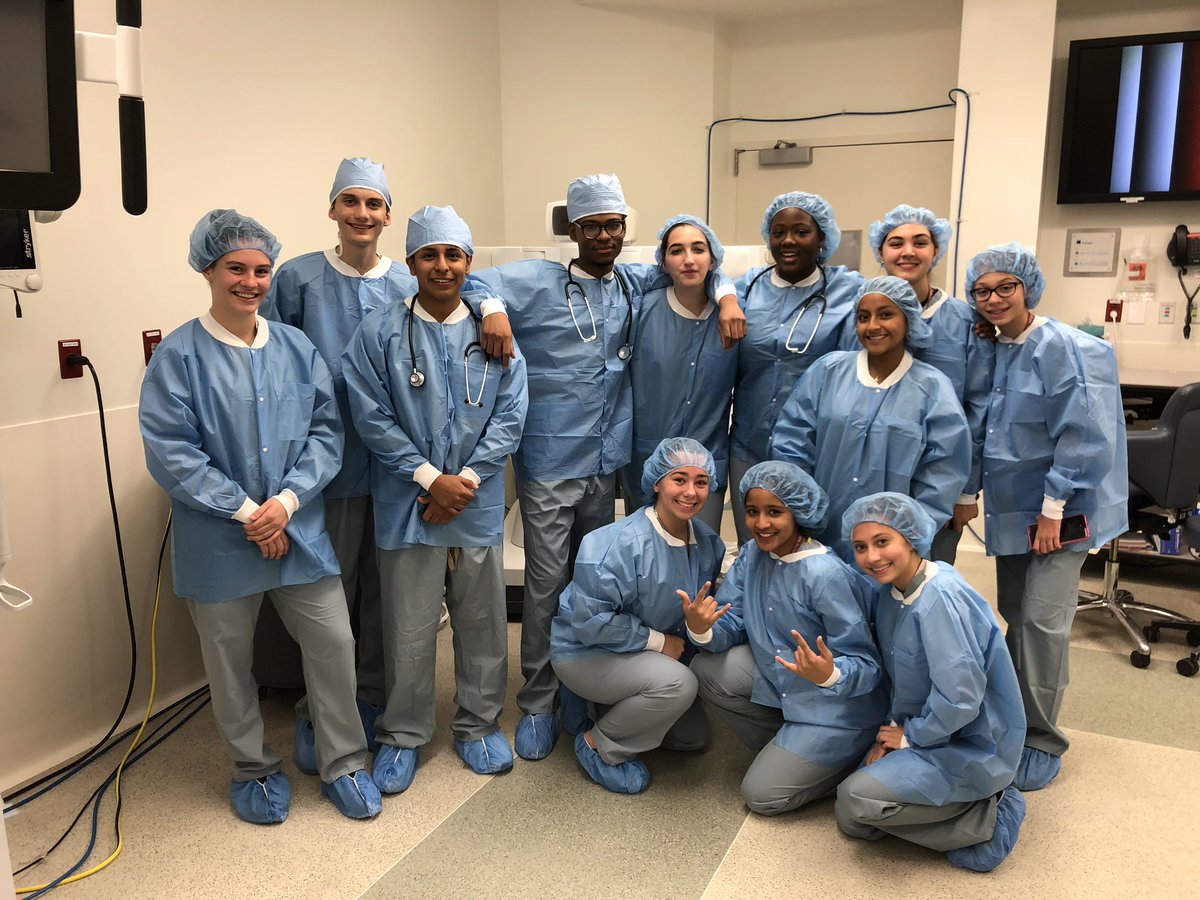 OHSFHCL's tweet photo. OHS FHCL learn Robotic Surgery at White Plains Hospital!  #OssiningPride #FHCL #ExperientialLearning #WhitePlainsHospital https://t.co/ukBVnzXtkP