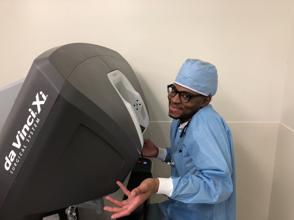OHSFHCL's tweet photo. OHS FHCL learn Robotic Surgery at White Plains Hospital!  #OssiningPride #FHCL #ExperientialLearning #WhitePlainsHospital https://t.co/ukBVnzXtkP