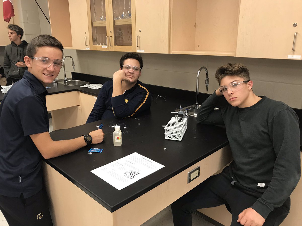 StMikesSTEM's tweet photo. This week’s STEM activity: The Alka Seltzer challenge! Club members were put to the test to see if they could get their rubber stopper to pop off of their test tube in exactly 8 seconds when combing acid and an alka seltzer tablet!👩‍🔬👨‍🔬⚗️🔬 https://t.co/XdeHjsbMsU