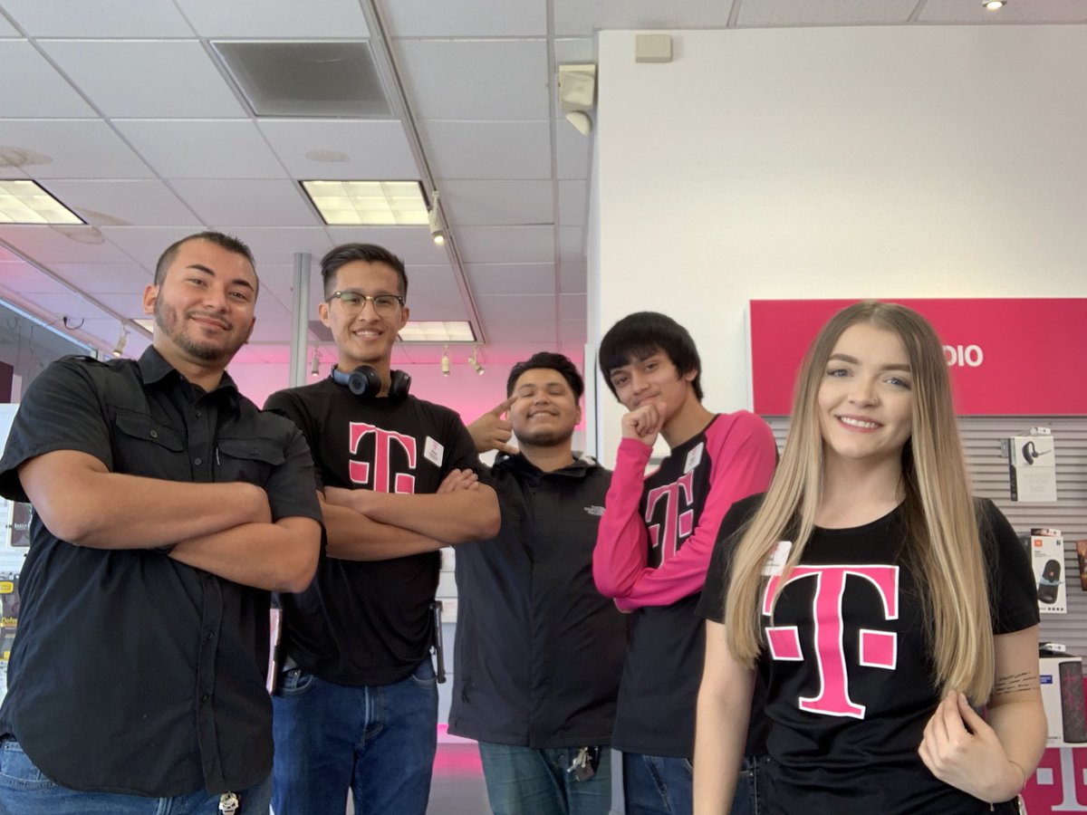 ExclusiveLisaa's tweet image. The Woods hyped to show everyone what #MoBESTo about 🔥🔥🤯🤟🏼🌴🌴@Jalvara47 @isaac2691 @nazarma