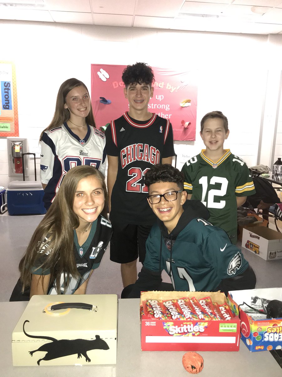 MaplePointSC's tweet photo. Maple Point’s Student Council members helping out at tonight’s dance! https://t.co/wF8yCOKbnd