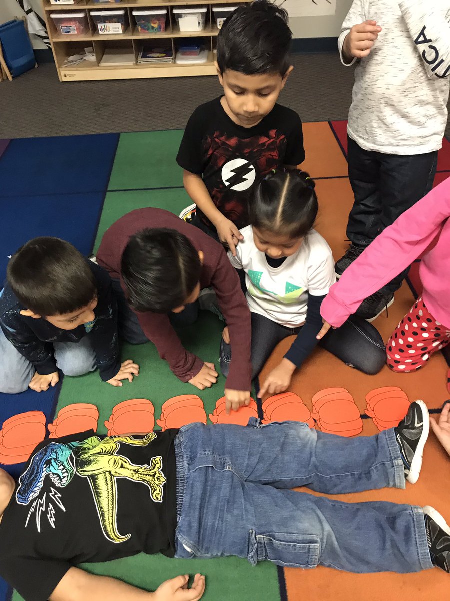 MrsCoronado4's tweet photo. Pumpkin research and investigation day!! We measured with paper pumpkins, gutted pumpkins, made pumpkin volcanoes and so much more. The kids had so much fun learning. #iteachk #gentryproud #happyclassrooms https://t.co/qmkPMBYXkt