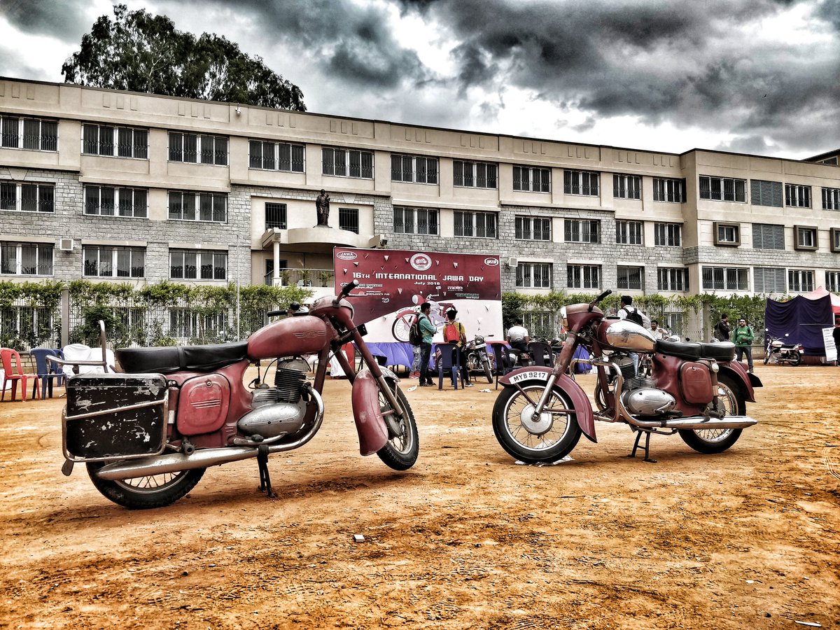 The long wait to meet it's newer siblings will soon end. 15th Nov, 2018 will mark the rebirth of a legendary motorcycle.

#Jawa #JustJawa #JawaMotocycles #chasingadventures #2toilkikasam #ForeverMotorCycle #foreverbikeforevervalue #ForeverBikeForeverBiker #FaceOff #madeinczech