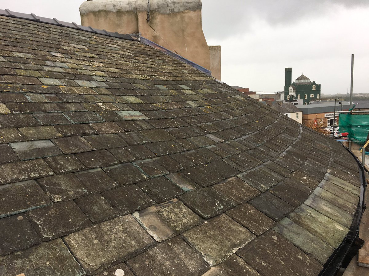 Brazilian sized sate, slated onto the back roof curved inward. Slate &amp; materials supplied by <a href="/TravisPerkinsCo/">Travis Perkins</a> 
#roofing #slate #brazilian #BrazilianSlate #tradesman