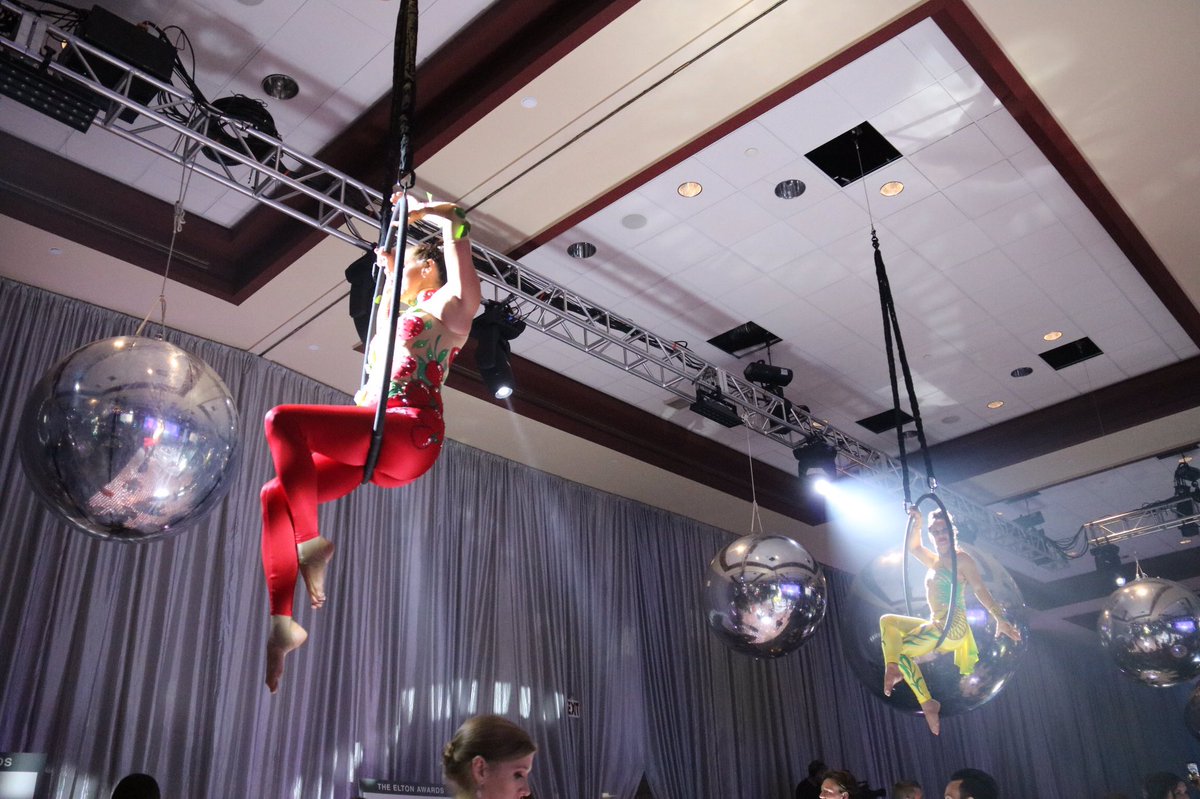 TheTampaCC's tweet photo. Hanging out at @juiceplusLIVE! You never know what youβll see at the Tampa Convention Center! Weβre loving the amazing #jplive performances tonight π #jplivetampa #juicepluslive https://t.co/BQXbaBReVG