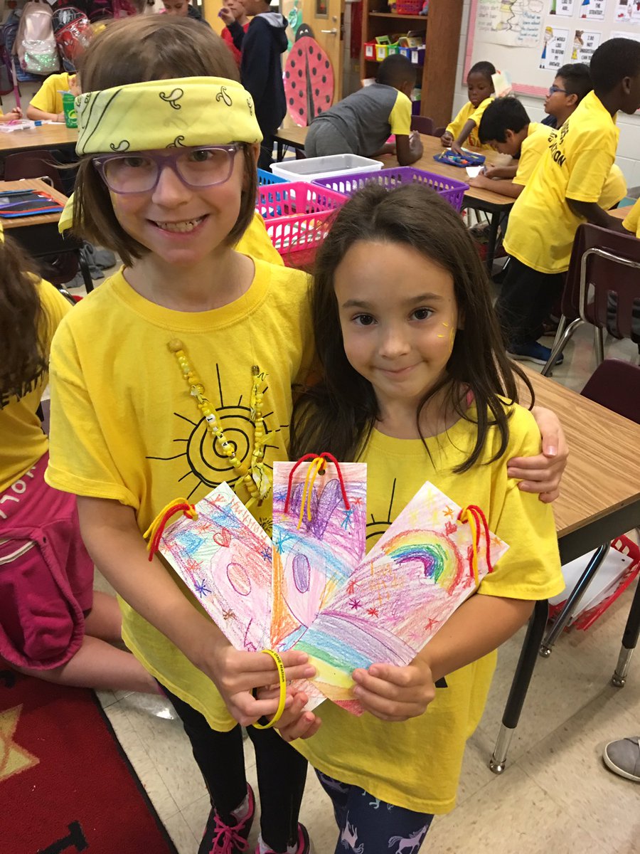MrsFauldsRm217's tweet photo. Loved spending time with our DEAT buddies in Mrs. Mendenhall’s class. The Tawa tribe is supporting cancer patients and survivors with encouraging bookmarks. #Tawa ☀️ #DEAT #DropEverythingAndTribe #BuildingCommunityAwareness @ClarkCreekSTEM @Ladybug_Bunch https://t.co/YjFwusfXnU
