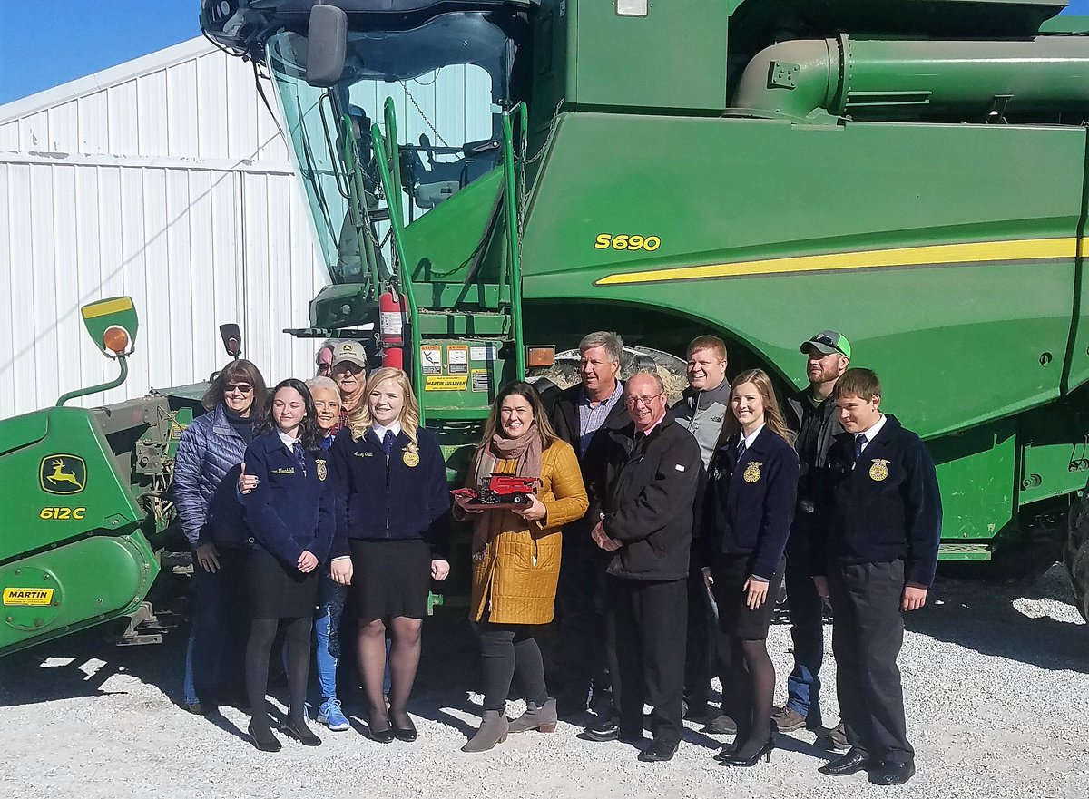IFBACTIVATOR's tweet photo. More members of the General Assembly that have earned their #FriendofAg awards! Thank you for your work on behalf of farmers across the state! #FriendofAgFridays https://t.co/r1xfw7WJIH