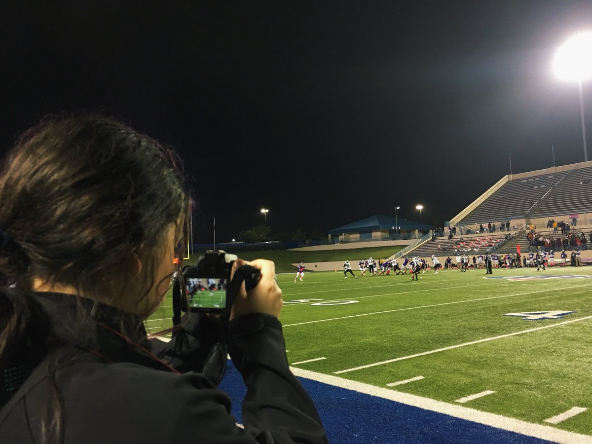 CHSyearbook__'s tweet photo. Yearbook is enjoying Fright Night Lights!! Let’s go boys! https://t.co/T5J8xcdSD5
