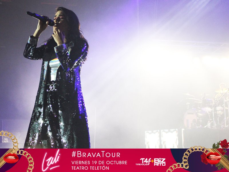 El Teatro Teletón se rinde ante el talento de @laliespos y el #BravaTour aún sigue sonando fuerte en Santiago!