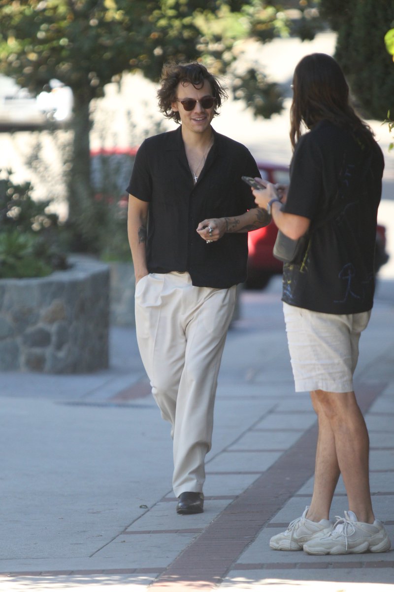 HS Candids (@hsdcandids) on Twitter photo 20/10/2018 01:39:31 Out and about in LA - October 19 Out and about in LA - October 19