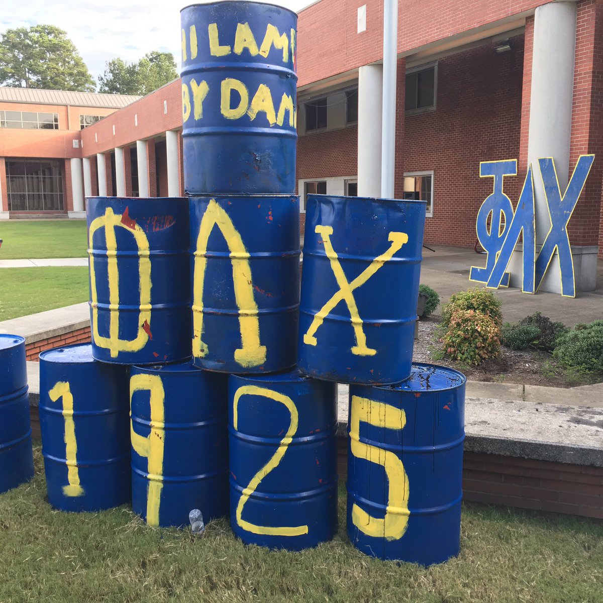 RealGlenJones's tweet photo. Big S/O to @Phi_Lambda_Chi_ for continuing the drumbeat tradition @HendersonStateU during homecoming!  Not even the rain will slow these gentlemen down! #LiveReddie https://t.co/k12URYGJmm