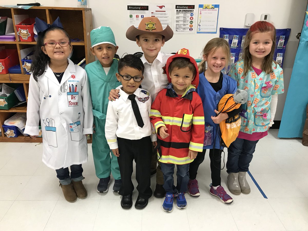 MRSKELLEY21's tweet photo. We had so much fun learning about community helpers this week and getting to think about what we want to be when we grow up! #communityhelperprogram #october18nse https://t.co/rGPgr1goXE