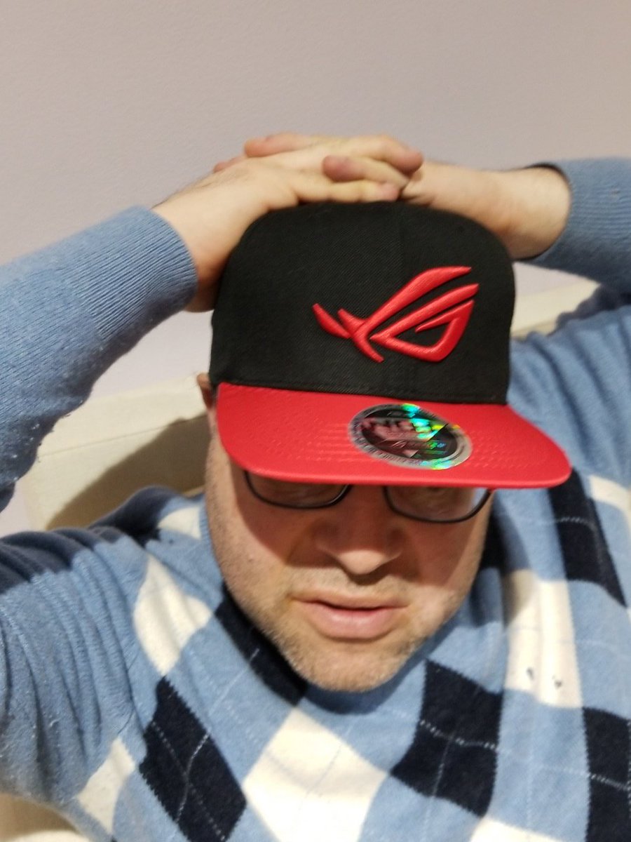 MarcWhinston's tweet photo. Really like this logo.
@HostaDaylily gave me her hat from yesterday's #MicrosoftNYC #ROGGameChanger phone launch event. https://t.co/BoZz7NrJTV