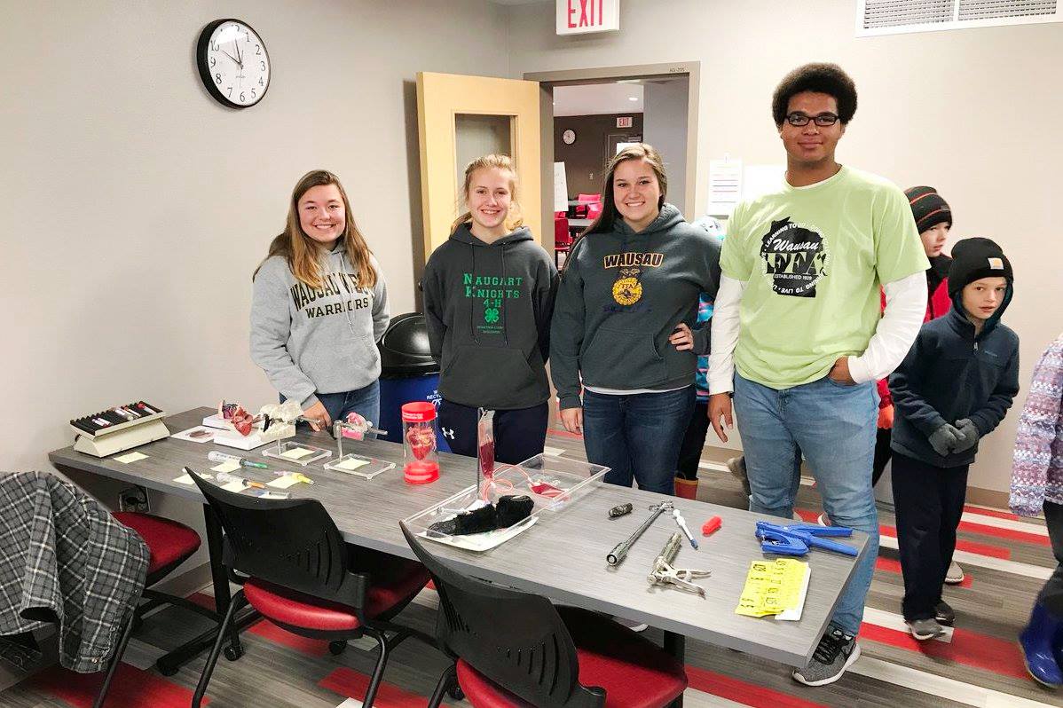 WausauSchDist's tweet image. Wausau West High School FFA members did a great job educating #WausauSchools elementary students about different aspects of farm business and life at the Northcentral Technical College farm. #Teach4Me