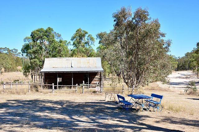 The Slab Hut, on the Carnarvon Park Road at Warrong - Queensland. The two bedroom hut was once used by the McIntyre family in the 1930’s when they managed the 100,000 acre lease of “Mt Moffatt. 
#tv_australia#wow_australia2018#mynikonlife#icu_aussies#1mo… ift.tt/2S4g1Ff