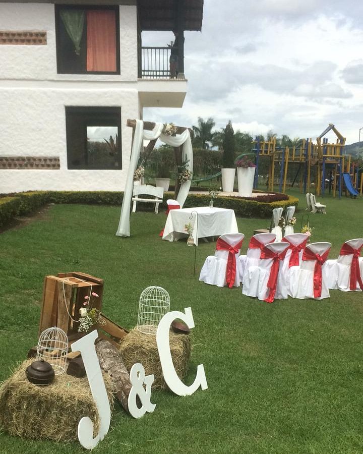 Hermoso día para compartir. Organizamos tu matrimonio o evento sociales... goo.gl/ySvxzU

#destinationweddings #novia #novios #novias #novias2018 #wedding #ceremoniacivil #perfectday #weddingday #weddingdeco #flowers #eventos #eventoscolombia #EventPlanner #events