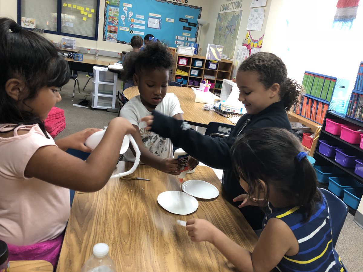 Frawley_First's tweet photo. @HuffmanHawksPYP scholars at work- Creating, testing, and presenting inventions to solve the problem of pencils on the floor!💡✏️ https://t.co/d94XJBW9wz
