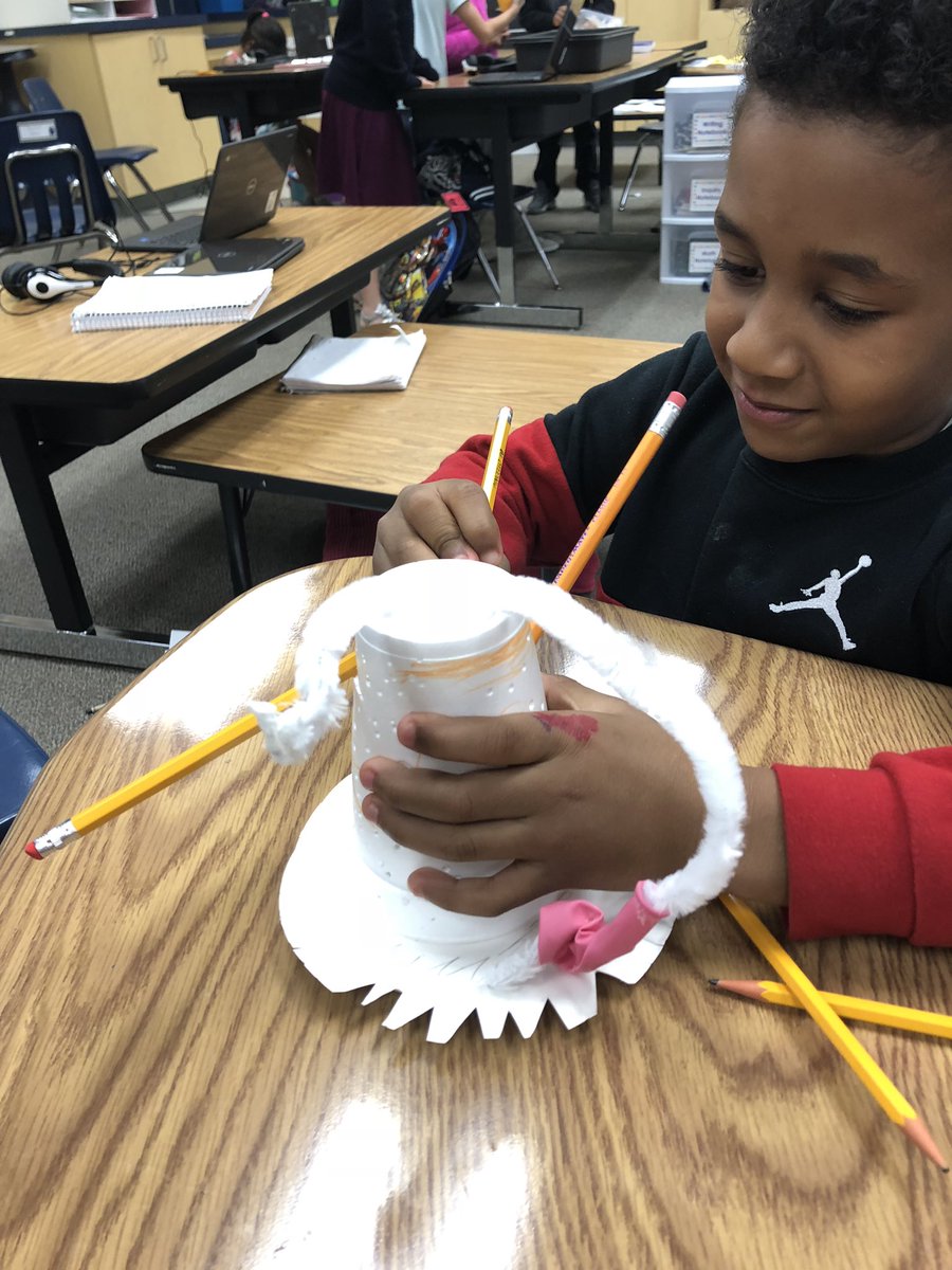 Frawley_First's tweet photo. @HuffmanHawksPYP scholars at work- Creating, testing, and presenting inventions to solve the problem of pencils on the floor!💡✏️ https://t.co/d94XJBW9wz