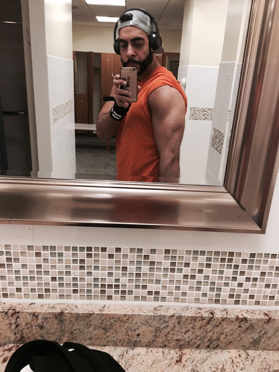 drinkless101's tweet photo. Friday #WorkHard #MegaMillons #NewMusicFriday #adidas #FridayFeeIing #workoutmotivation #workouts #workout #gym #gymlife #flexfriday #flex #FirstDraftCandyNames #fit #fitfam #fitspo #FitnessFriday #session #sessions #FitnessMotivation #fitness 👀😁 https://t.co/LKPKYVnMhL
