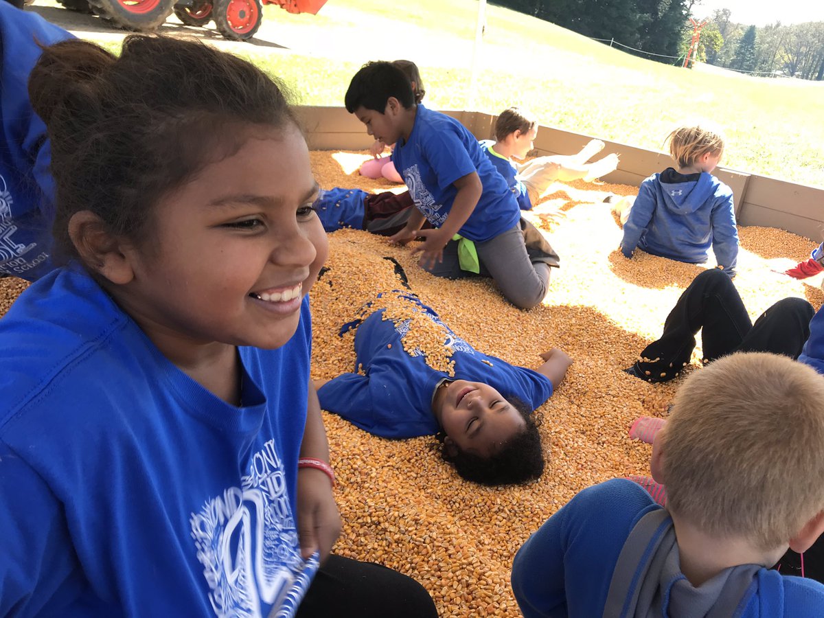 DMacTeach's tweet image. Field tripping with 2nd grade kiddos!  #wmes @McDowell590