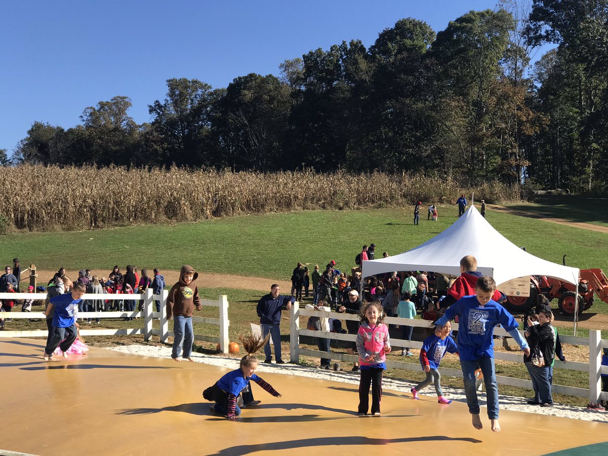 DMacTeach's tweet image. Field tripping with 2nd grade kiddos!  #wmes @McDowell590