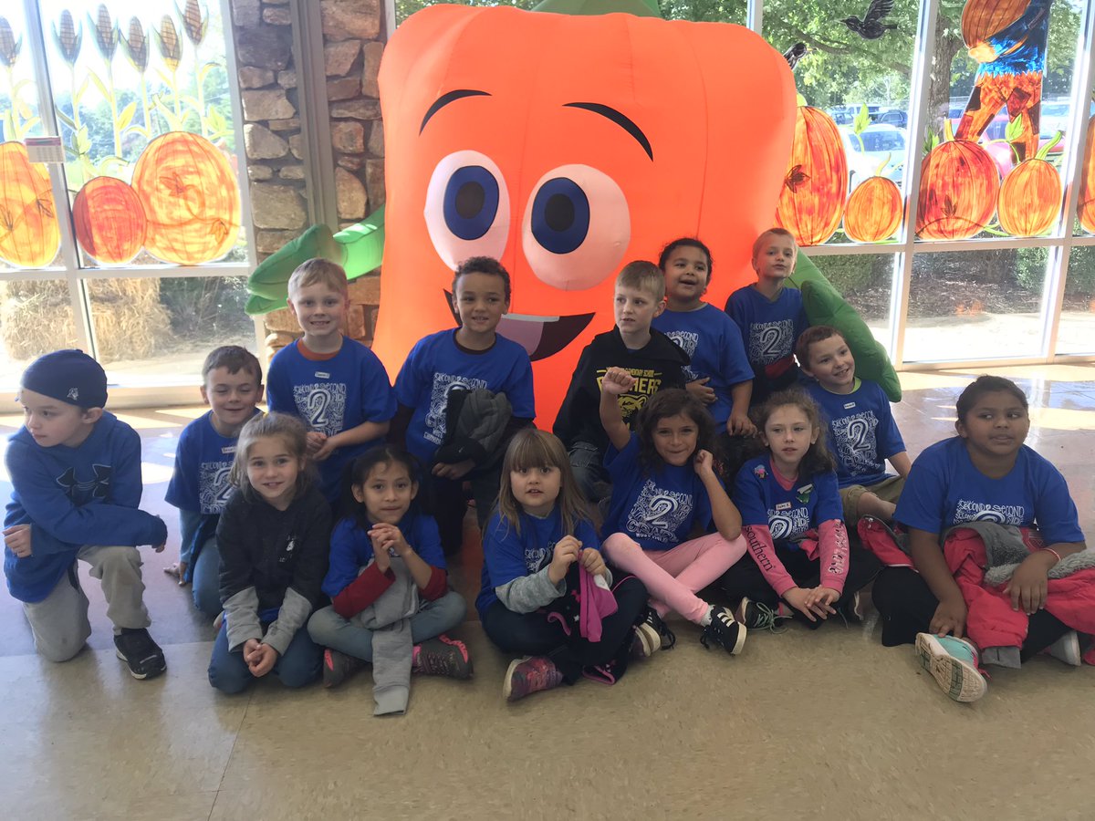 DMacTeach's tweet image. Field tripping with 2nd grade kiddos!  #wmes @McDowell590