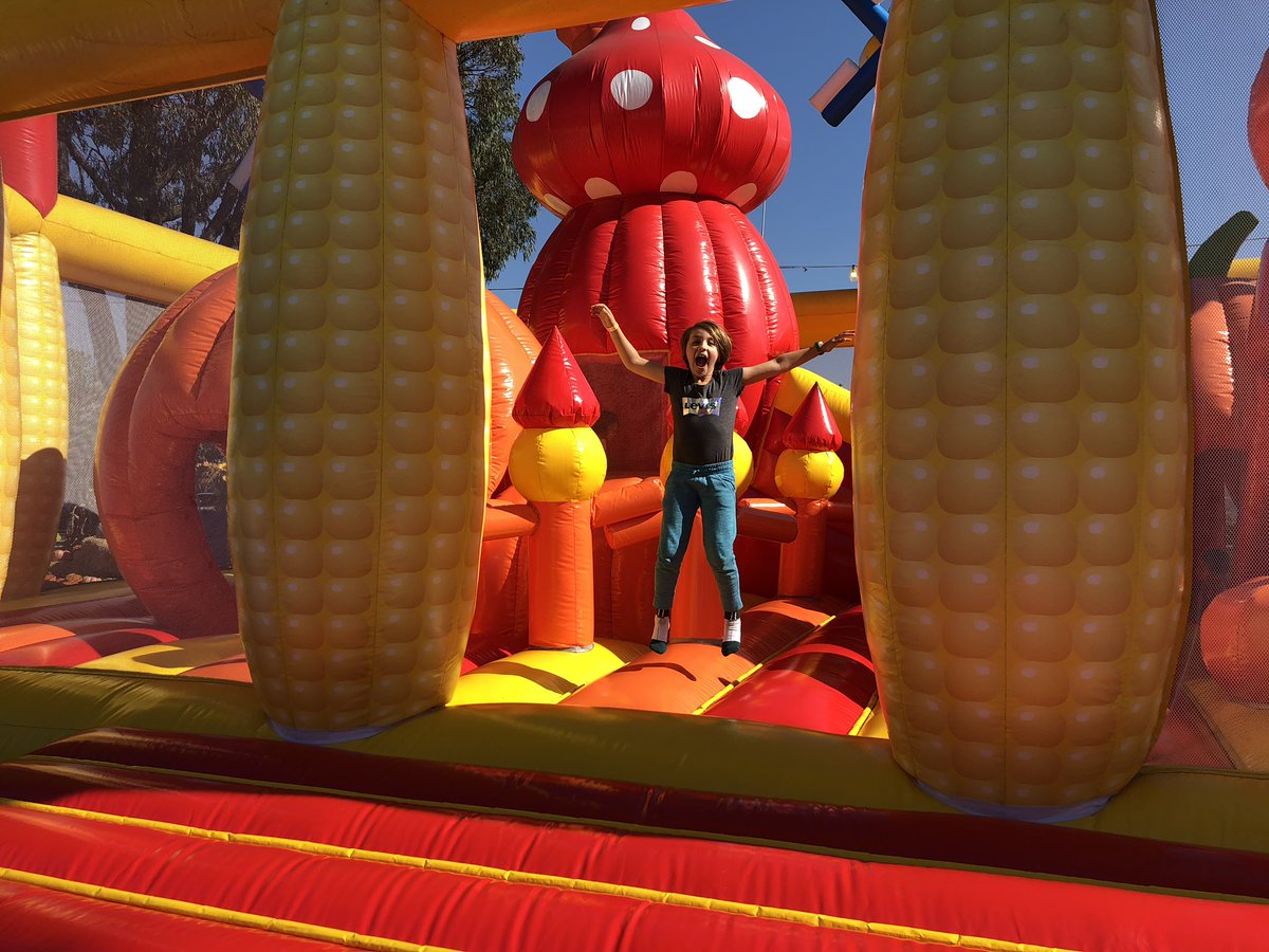 dhyanalevey's tweet image. When you find the #pumpkin patch‘s #inflatables #pickofthepatch #Halloween2018