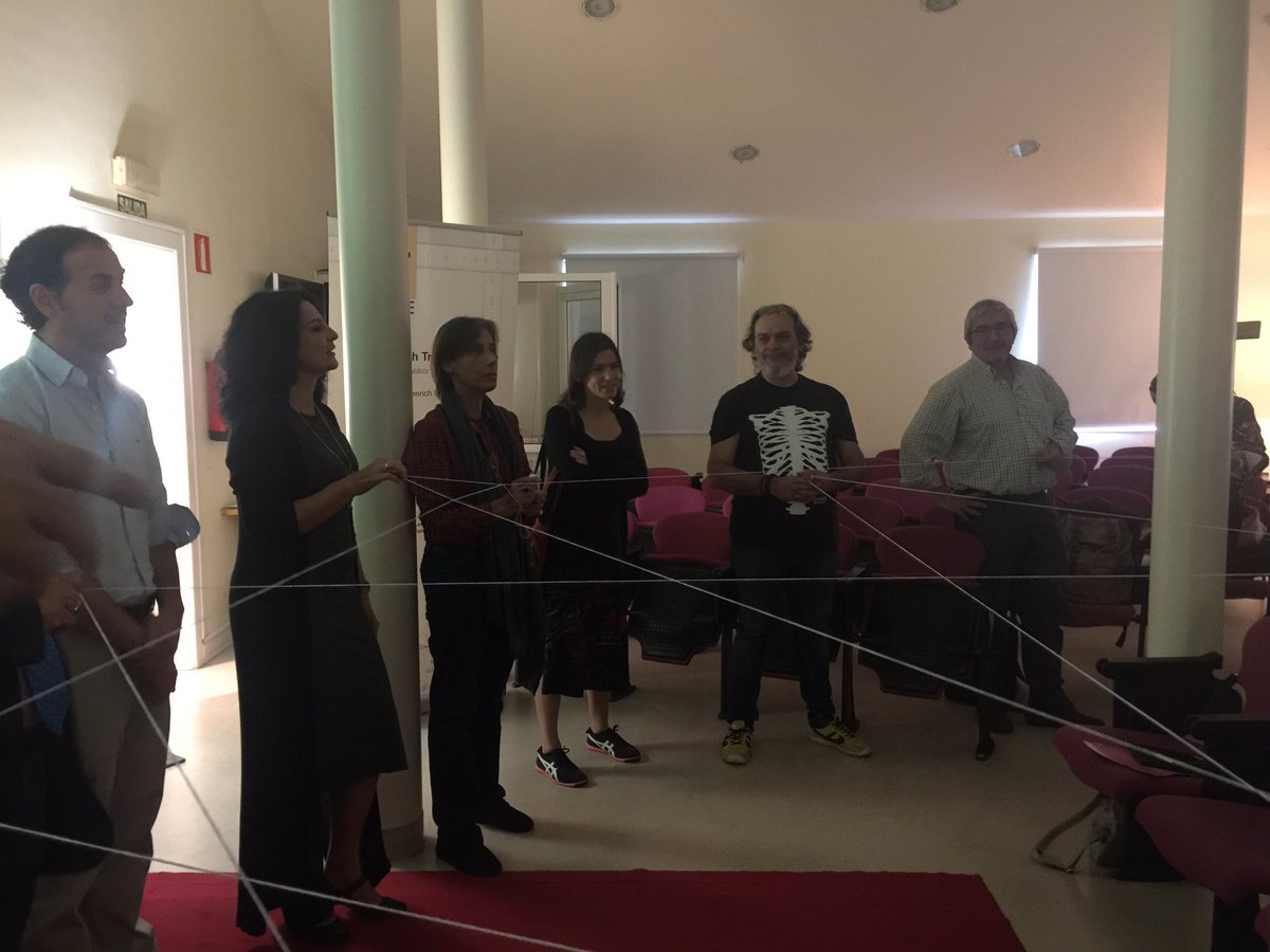 fespm_es's tweet image. #MatematicasRRSS Charla sobre Sangaku por Benet Andújar, que comenzamos con una dinámica para mostrar las relaciones que se establecen en las redes sociales