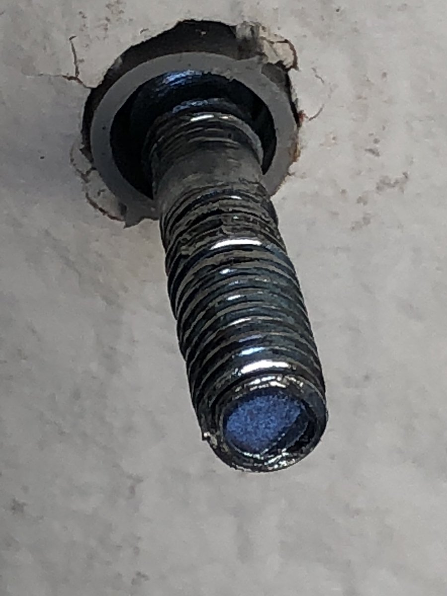 Kære #twitterhjerne. Hvordan skruer jeg den her fri af rawploughsen uden at splitte noget ad