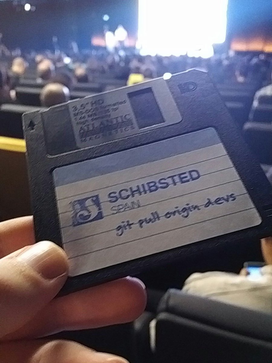 Juanmabs22's tweet photo. #JSDayES umm back to the past? https://t.co/5af4A1Nb2S