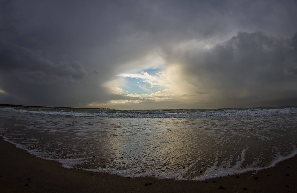 BethFratesMD's tweet photo. With time, 
everything 
becomes 
clear.

Photo Courtesy of Scott Hefti @Havenlust 

#nature #photography #sky #mindset #patience #Mindfulness #life https://t.co/78YS5V33ZQ