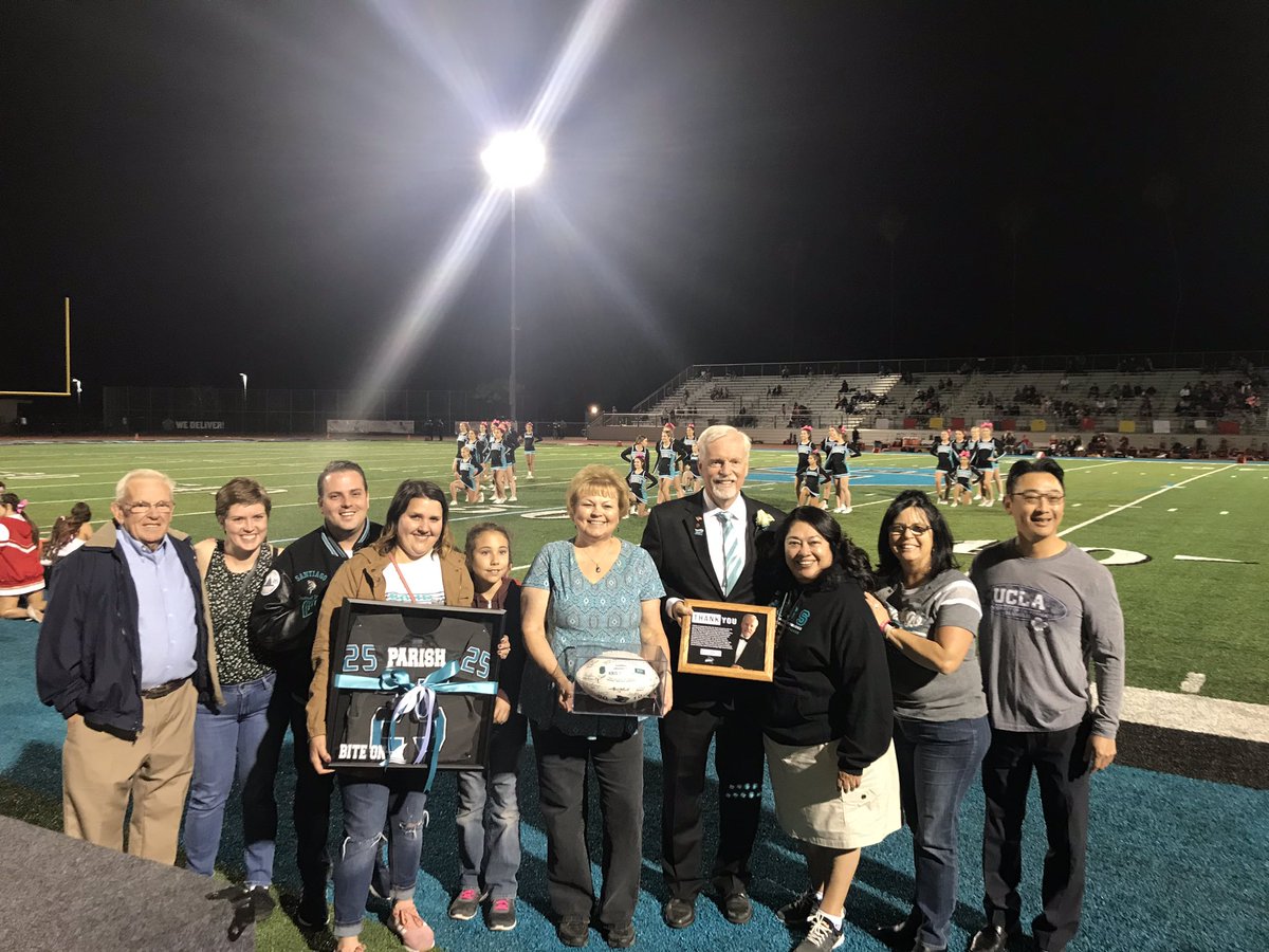shssharkbite's tweet image. Huge thank you to one of our original Sharks. It was a special night to be able to honor Mr. Kris Parish for 39 years of dedication to Santiago High School. Congratulations to the Boss of the B.O.S.S. #TodayatSHS #SHSALLIN