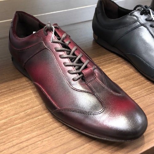 そごう横浜店 オーツカフェア 明治5年創業の大塚製靴が ドレスシューズのアプローチから生み出した クラシックレザースニーカー 通常 六本木ヒルズ内にある大塚製靴直営店とオーツカオンラインストアのみで販売している商品を そごう横浜店にて