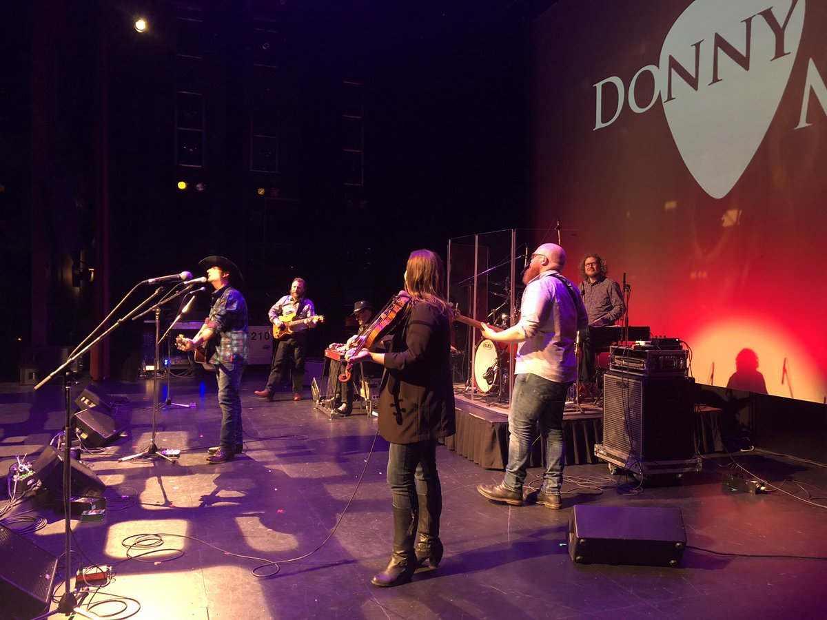 ArtsTouring's tweet image. Ending off Showcase 2 with @DonnyLeeMusic  
#BestOfCountry #LegendsofCountryMusic #ABShowcase