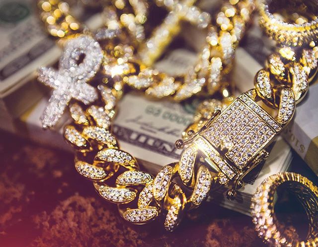 SAINTMIDAS's tweet photo. Big flex ❄️❄️ our biggest diamond Cuban chain yet ⛓⛓ cop yours today at https://t.co/T15R4dP3Ku
#saintmidas #purveyprogress https://t.co/Bq9g3tTee4 https://t.co/3yLNLPJ8xK