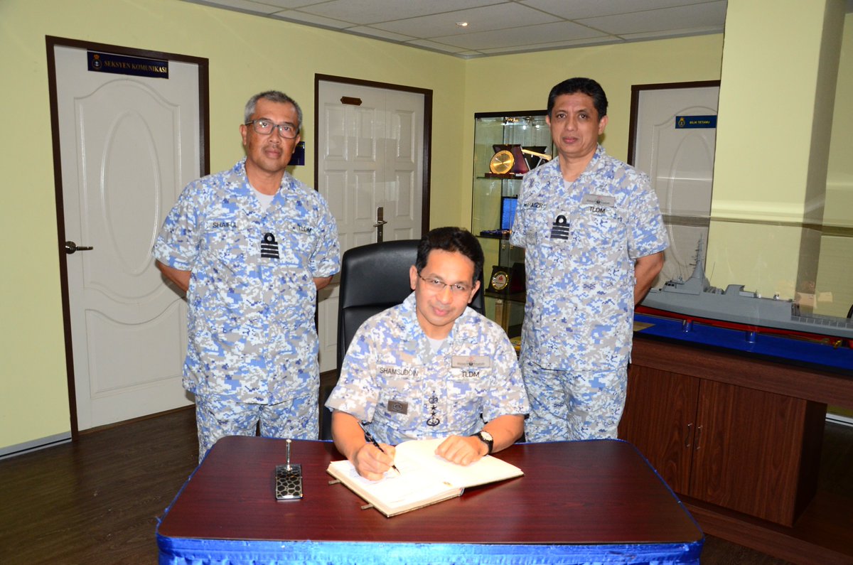 RMN_LCS's tweet photo. PPLCS menerima lawatan kerja dari AKS Perancangan Pembangunan, Laksamana Muda Shamsudin bin Hj. Ludin dan Pasukan Projek OPV APMM. Deligasi APMM diketuai oleh Pengarah Projek OPV APMM, Laksamana Muda (M) Dato' Mohd Aliyas bin Hamdan @mykamarul  @tldm_rasmi https://t.co/nN7xXgdREZ https://t.co/WtvJ2nMIsI