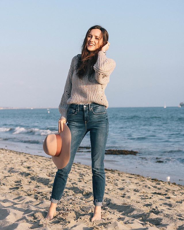 blushfulbelle's tweet photo. TGIF 🎉🌊 Wishing I was still living my California dream! I also can’t wait for the day when weekends actually mean something 🙏🏻 #retaillife #workingeveryweekend #keepworkinghard #dreamsdocometrue #beachlife https://t.co/DUZAjZf5at https://t.co/1e1a9iEC6V