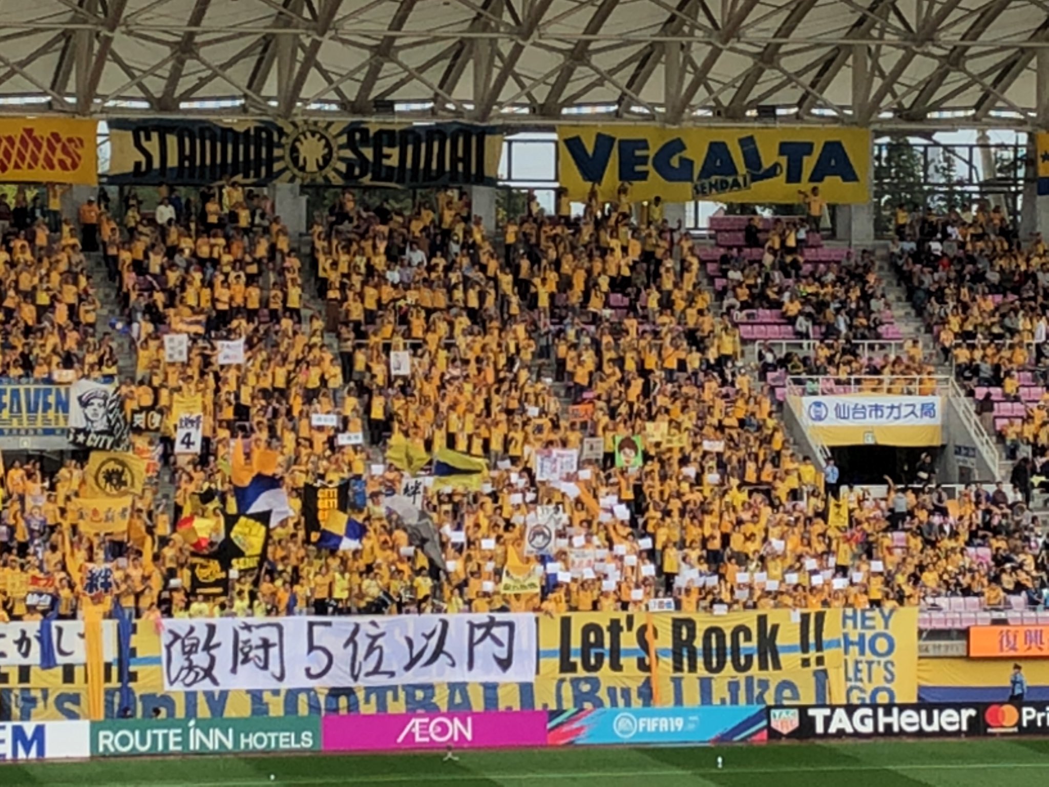 白猫 戦術ボードを掲げるサポーター Vegalta ベガルタ仙台 戦術君 T Co 6ajvsbsr1u Twitter