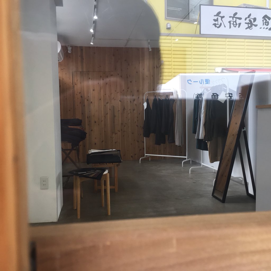 ___hyori___'s tweet photo. 名古屋初日オープンしました。
19:00まで営業しております。

生地も一部ではありますが
持ってきましたので
身体にあててお試しください。

たくさんの方々に
お会いできることを
楽しみにしております。 https://t.co/dLr0eeWBE4