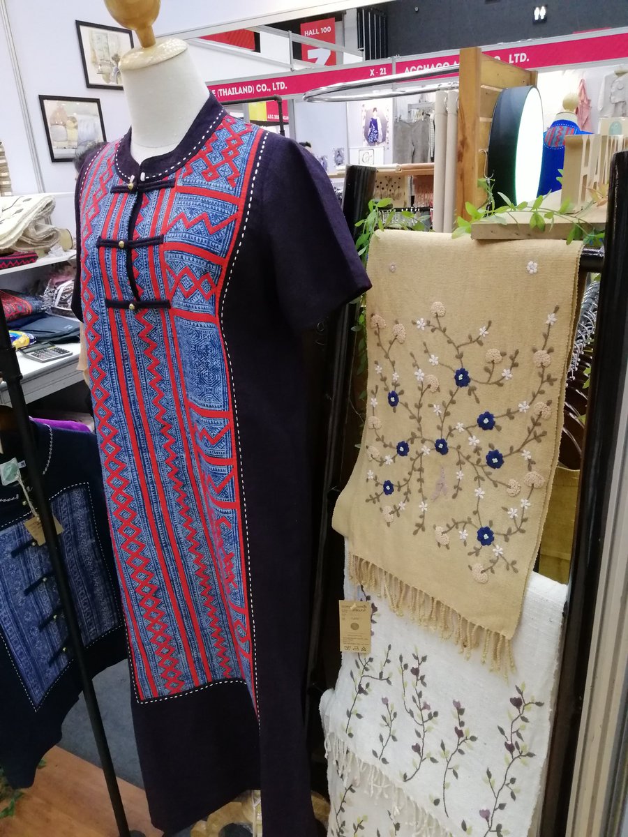 Chanakarl's tweet image. มางานเปิดตัว #yupabrand #yupa ที่ไบเทคบางนา กับดูงานสีน้ำที่ผมวาดให้ #style2018